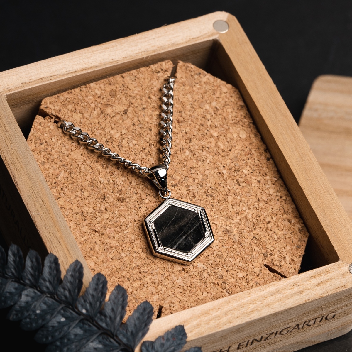 Axis Necklace (Marble/Silver) | Holzkern