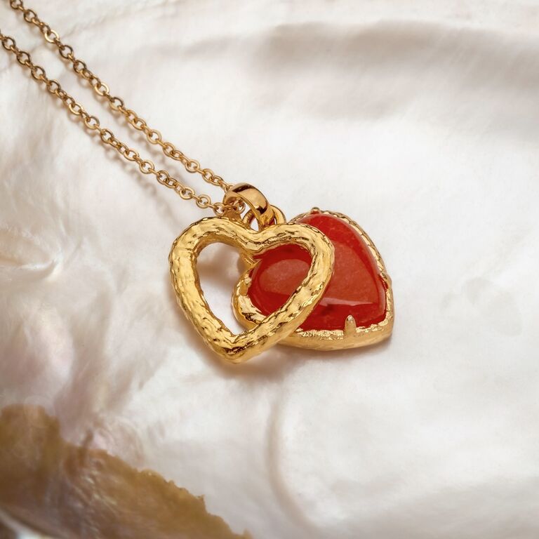 Collier "Collier Amorance" avec pendentif en calc&eacute;doine et c&oelig;ur en or avec cha&icirc;ne &eacute;l&eacute;gante.
