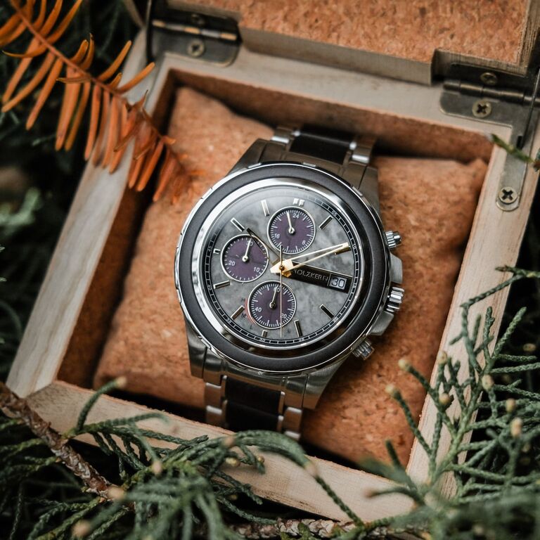 "Cairo" watch featuring a classic design with a maple and marble aesthetic, presented in an elegant wooden box.